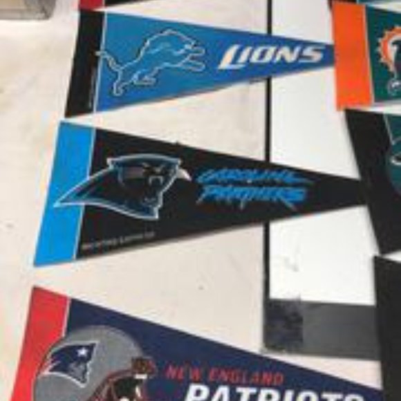 17 Mini Football Pendants - Picture 4 of 7